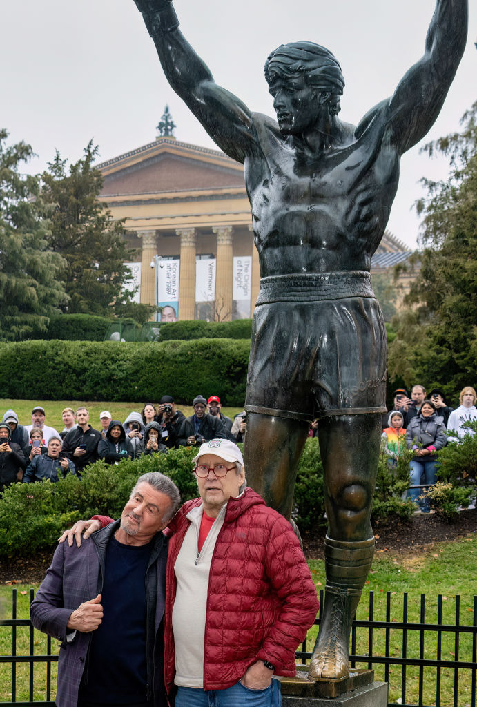 Tipazo: Ve a Sylvester Stallone recrear una escena de 'Rocky' junto a un niño 