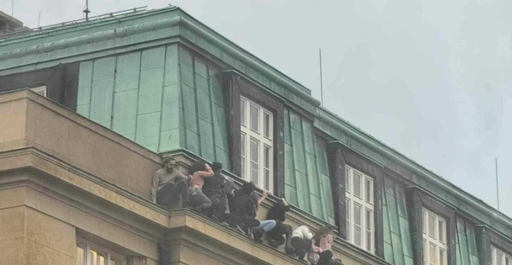 Tiroteo masivo en una escuela del centro de Praga deja varios muertos