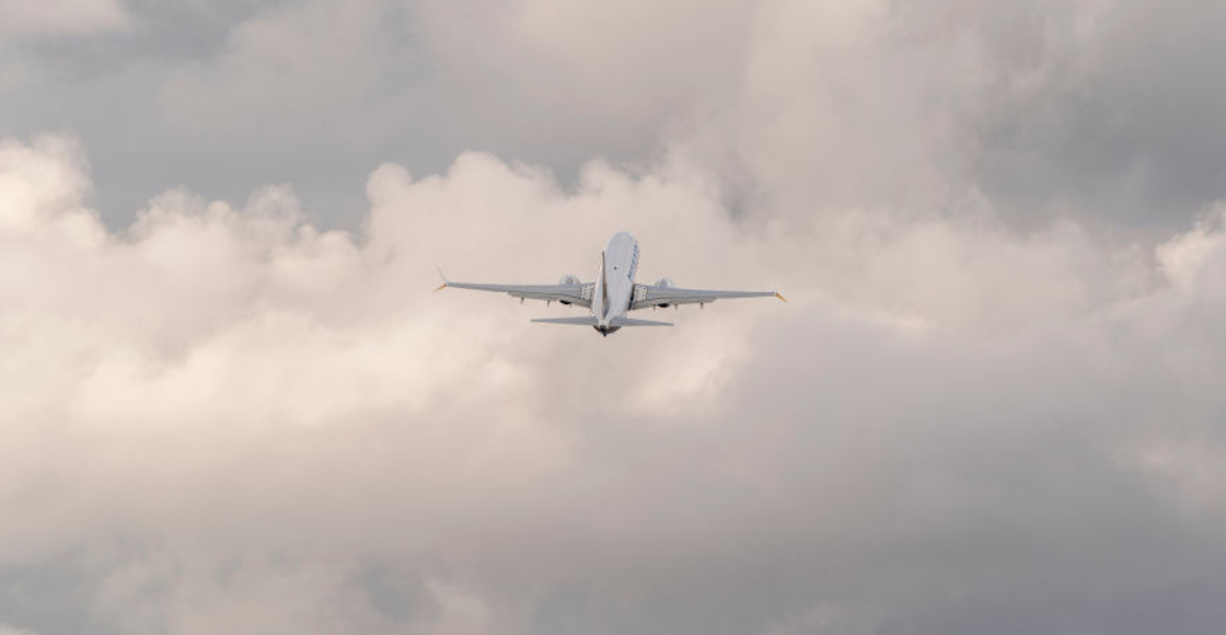 ¿Qué puedo hacer si la aerolínea canceló mi vuelo?