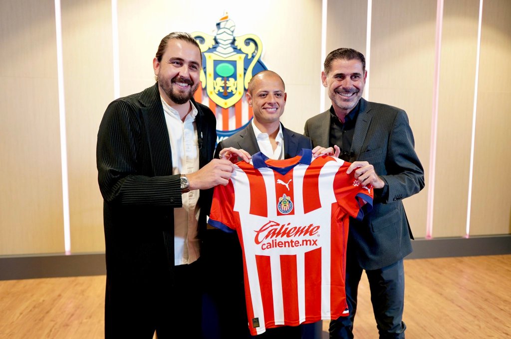 Amaury Vergara, Javier Hernández y Fernando Hierro