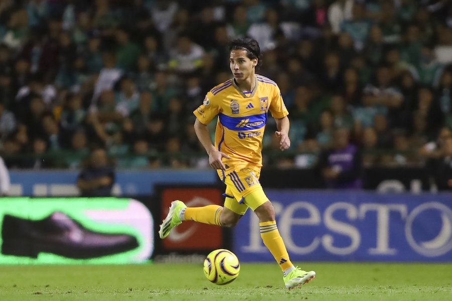 Diego Lainez con Tigres