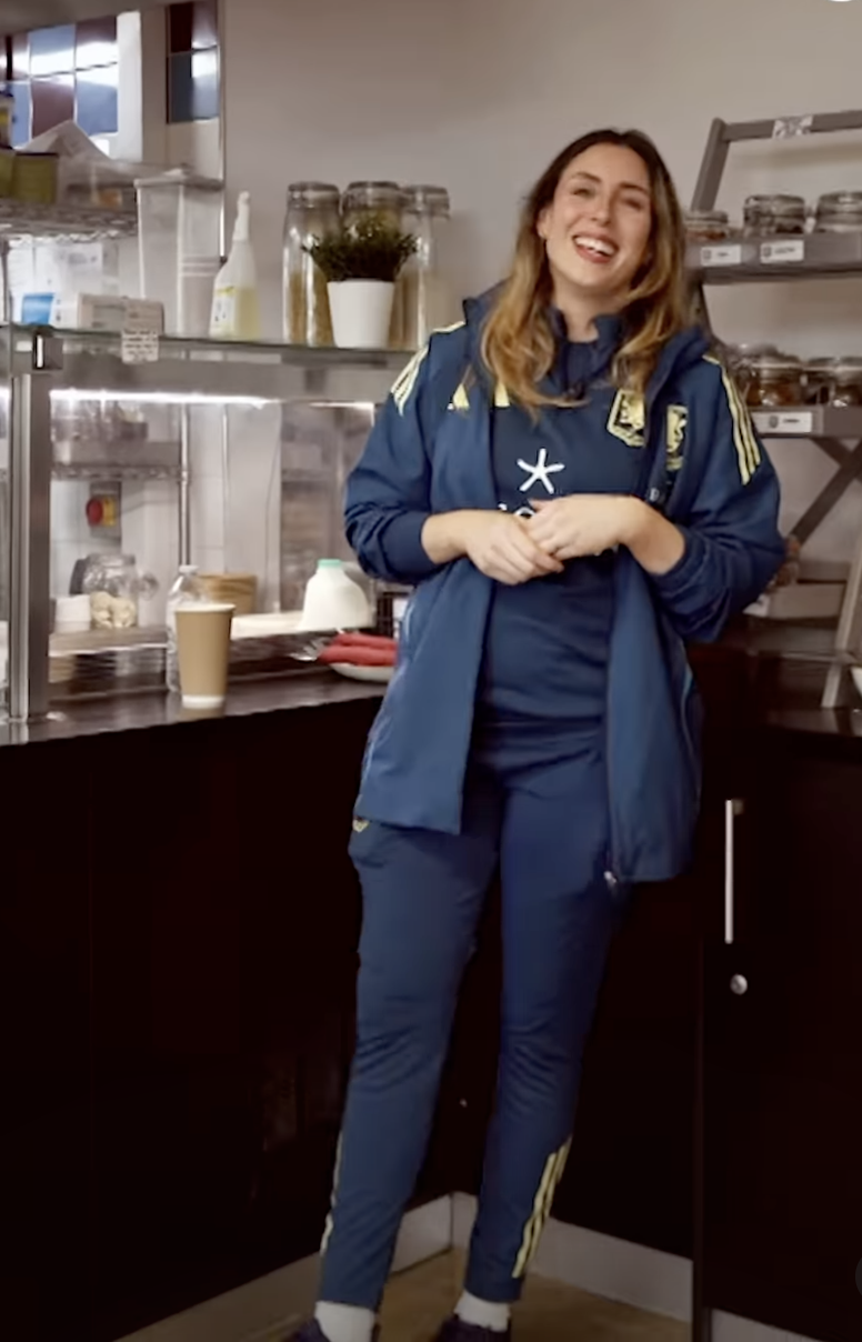 Elisa Ceñal, nutrióloga mexicana del Aston Villa