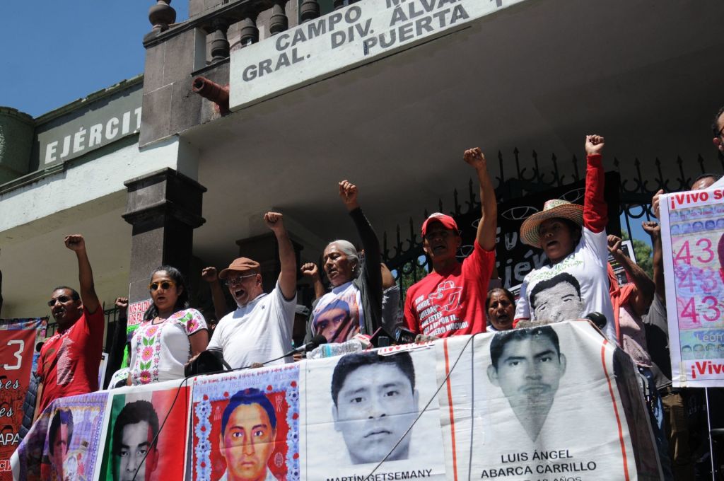 8 militares embarrados en el caso Ayotzinapa reciben libertad condicional ¿qué significa?