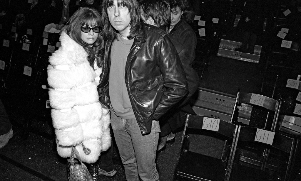 Linda Ramone demanda al hermano de Joey Ramone por una biopic para Netflix.