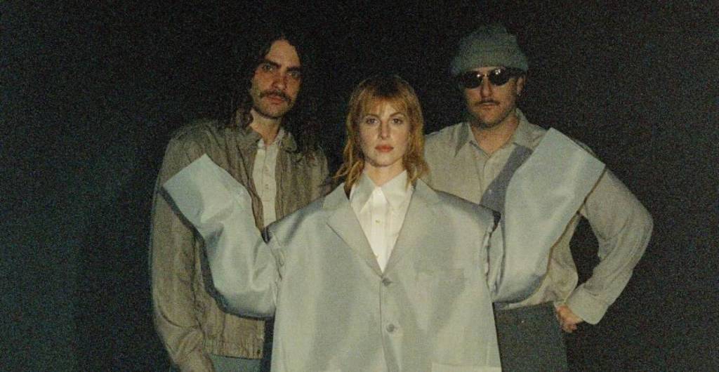 Paramore se rifó con su cover a "Burning Down the House" de los Talking Heads