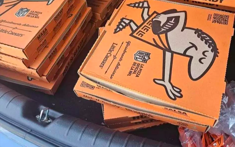 ¿Se acuerdan del revendedor de roscas de Costco? Pues ya se cambió a las pizzas 