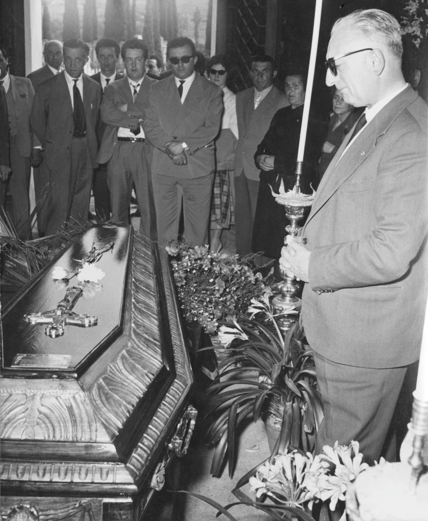 Enzo Ferrari en el funeral de De Portago