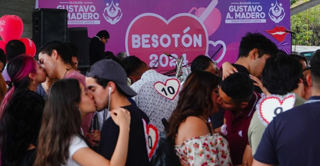 Casi 5 horas de amor: El beso de Valeria y Bryan ganador del Besotón de CDMX