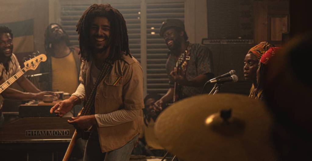 Kingsley Ben-Adir y Reinaldo Marcus Green nos cuentan sobre la influencia de 'Amores Perros' en la biopic de Bob Marley