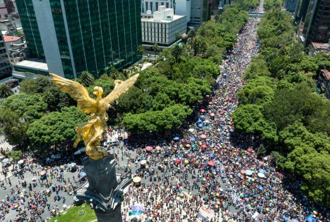 Una caminata larga por el Paseo de la Reforma