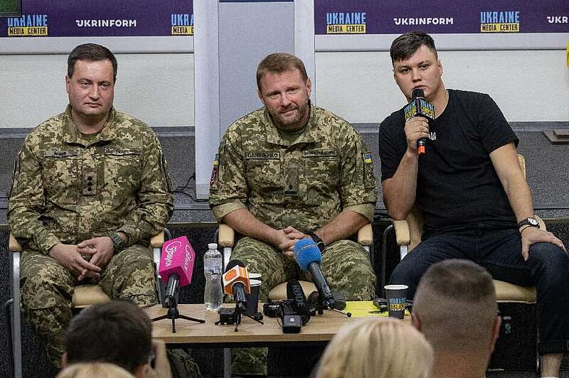 La conferencia de prensa con el piloto ruso y oficiales de inteligencia de Ucrania