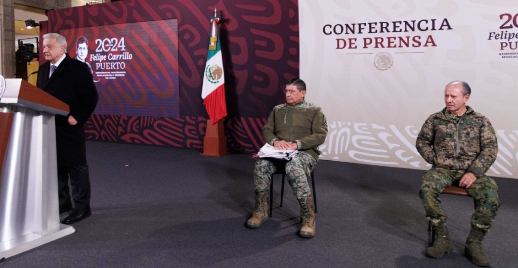 AMLO y los secretarios de la Marina y de la Defensa Nacional en la conferencia mañanera