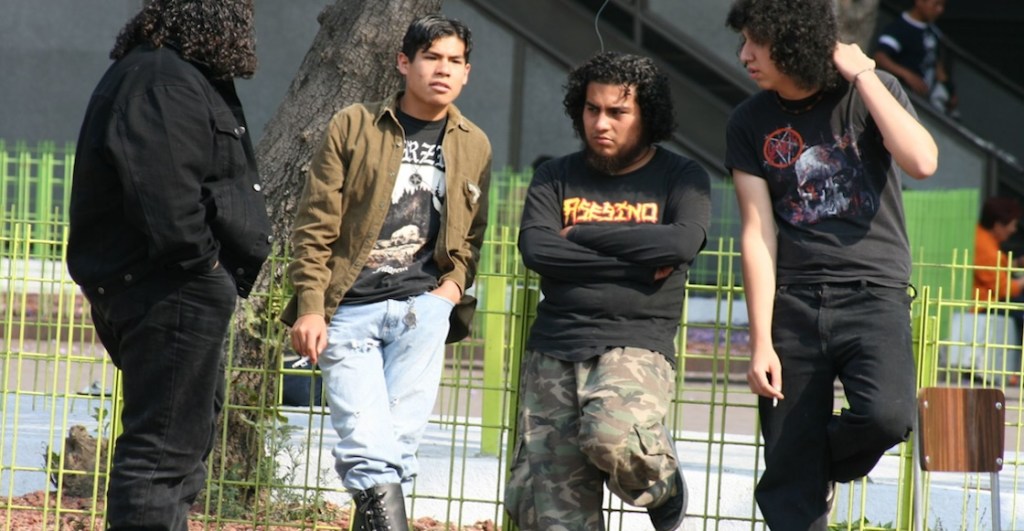 Fotos para recordar la épica batalla de emos contra punks en Insurgentes