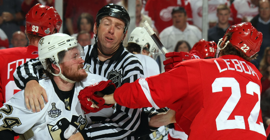 ¿Por qué se permiten las peleas en el hockey y cuáles son las reglas?
