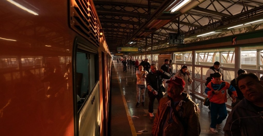 ¡Viaja gratis en el Metro de CDMX!... a cambio de 20 horas de chamba