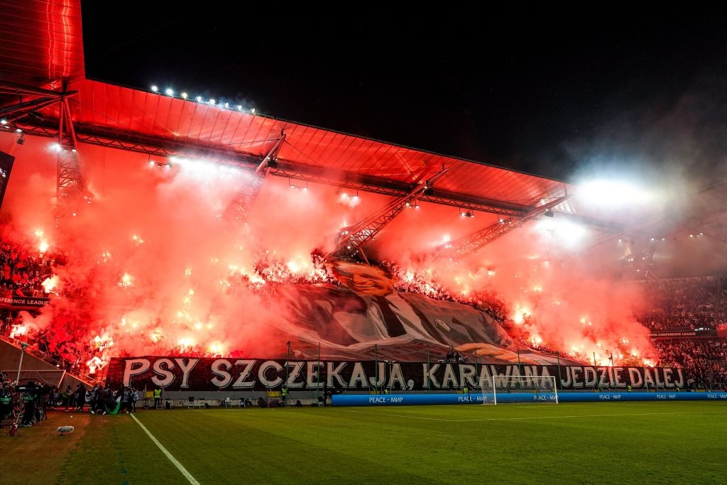 Ultras del Legia Varsovia ante Az Alkmaar