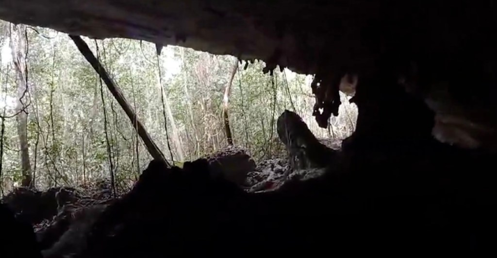 Cemento dentro de las cuevas de la Garra del Jaguar por el Tren Maya: Un 'río' de contaminación