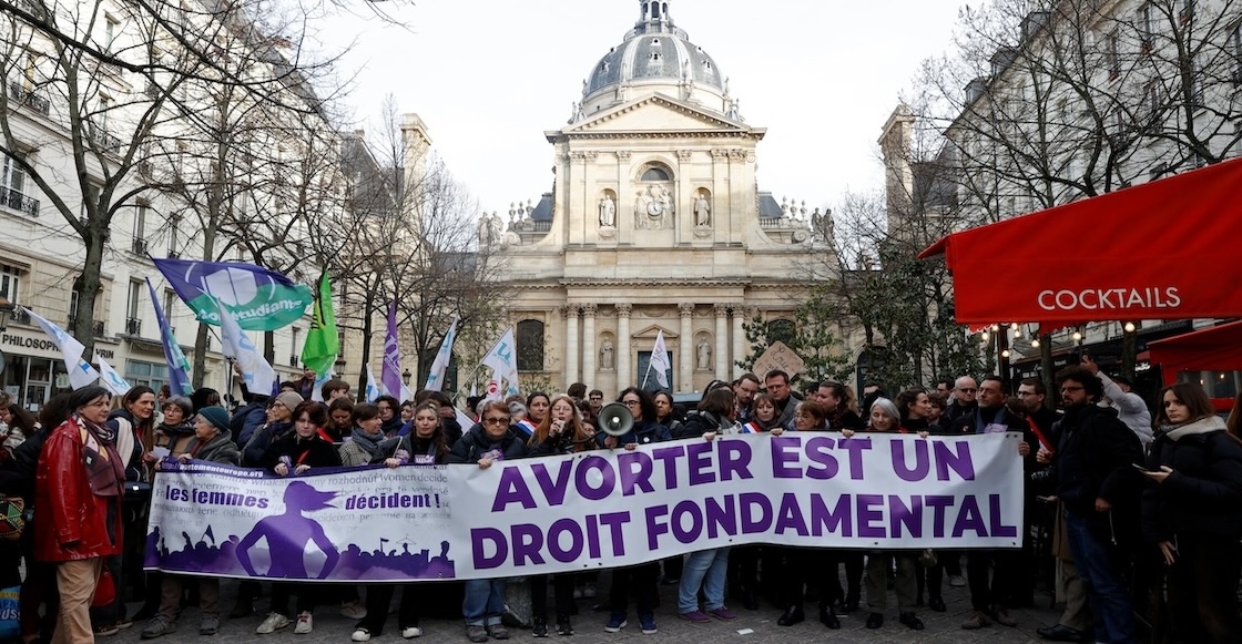 Francia se convierte en el primer país en reconocer el aborto en su Constitución