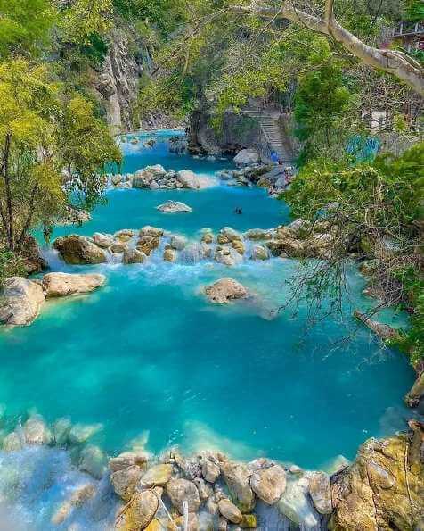 ¿Sin plan para el fin? Aquí algunas razones para refrescarse en las aguas termales de Tolantongo