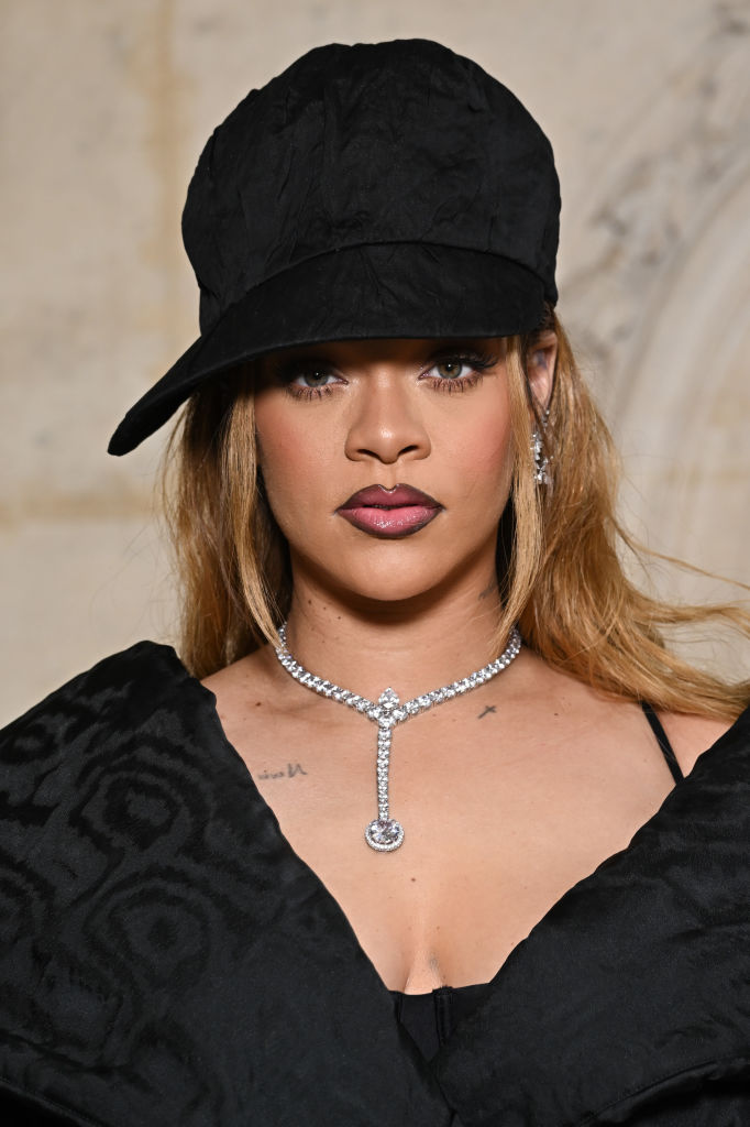 Rihanna da su primer concierto en 8 años... pero en una boda millonaria