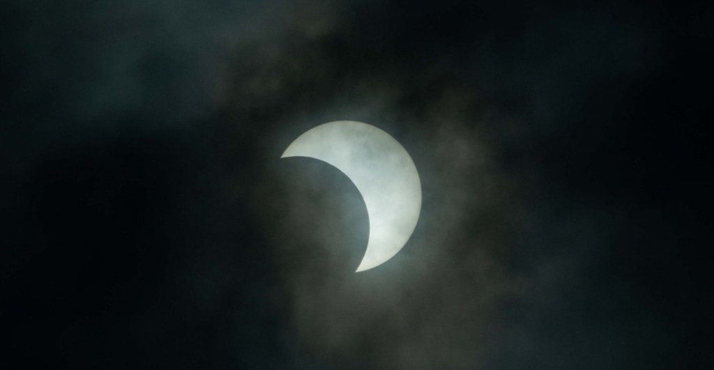 Toma la mejor foto del eclipse solar 2024 y, ¡gánate un telescopio con la UNAM!