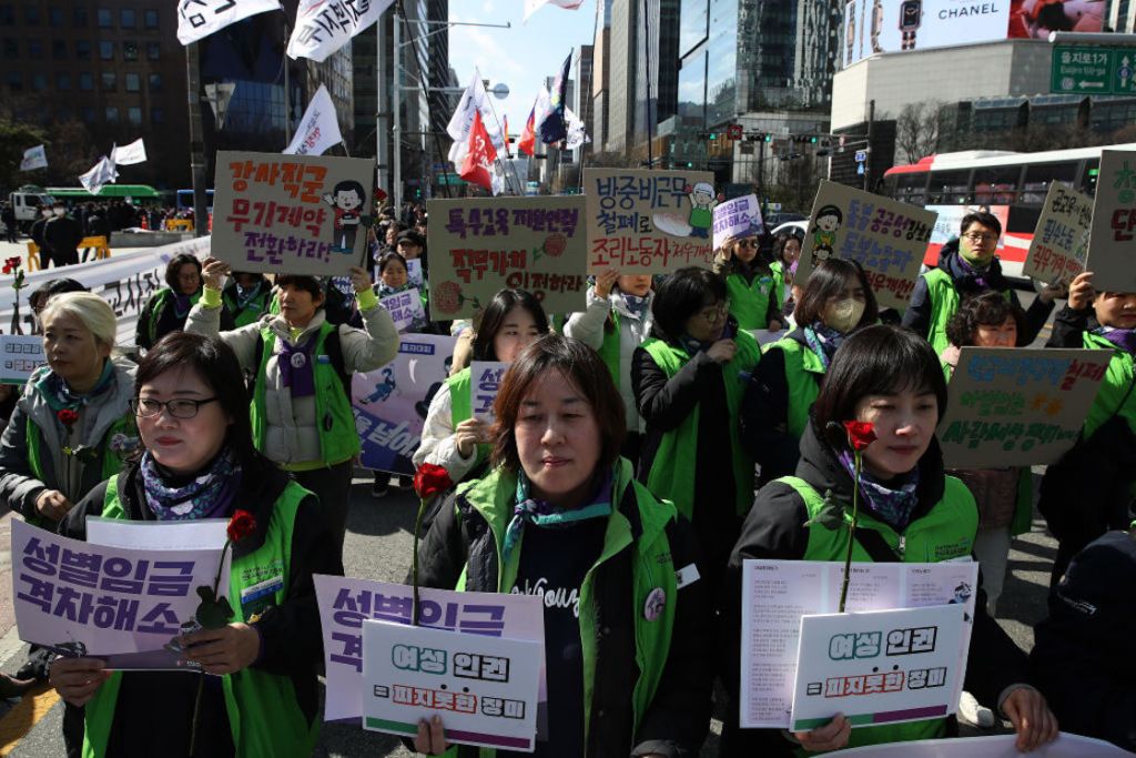 Mujeres marcharon este 8 de marzo en Seúl, Corea del Sur.