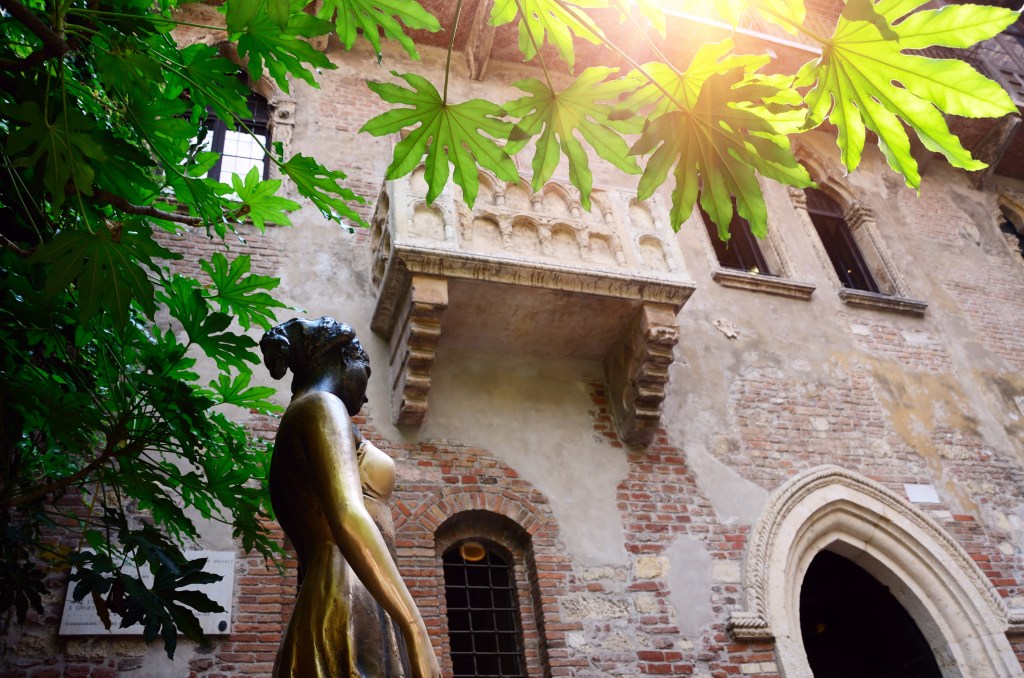 Estatua de Julieta en Verona (de Romeo y Julieta) en peligro por manoseo de turistas