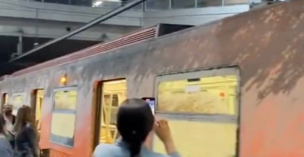 Cae cemento sobre un tren de la Línea 12 del Metro: ¿Qué pasó?
