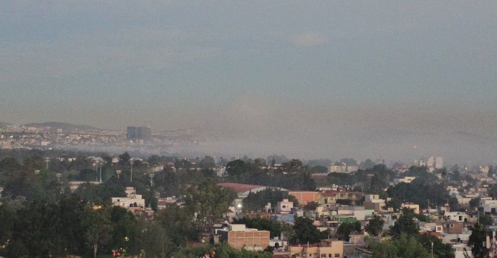 Esto andamos respirando: 3 días seguidos de incendios y mucho humo en el Naucalpan. Noticias en tiempo real