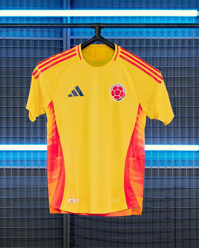 Amarillo con naranja para el jersey de local en Copa América 2024