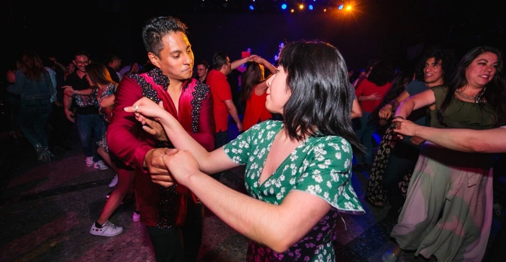 8 escuelas chidas para aprender a bailar salsa, bachata, cumbia o cualquier ritmo latino. en la CDMX
