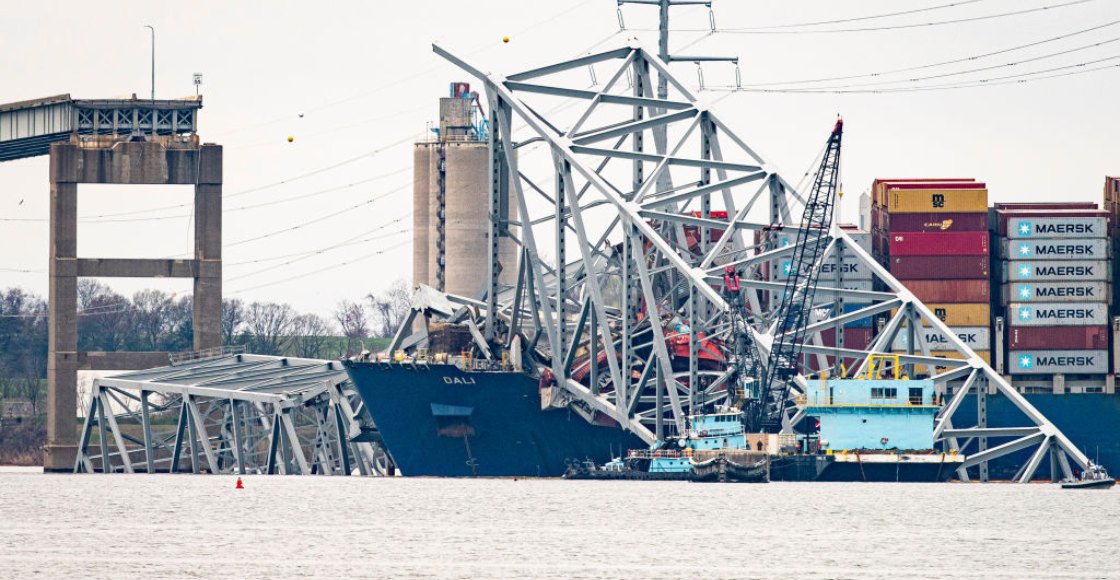 El barco que chocó contra un puente de Baltimore, en Estados Unidos.