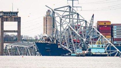 El barco que chocó contra un puente de Baltimore, en Estados Unidos.