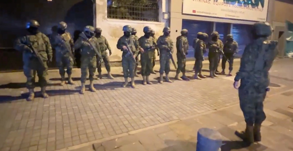 La policía de Ecuador irrumpió en la embajada de México para detener al exvicepresidente.