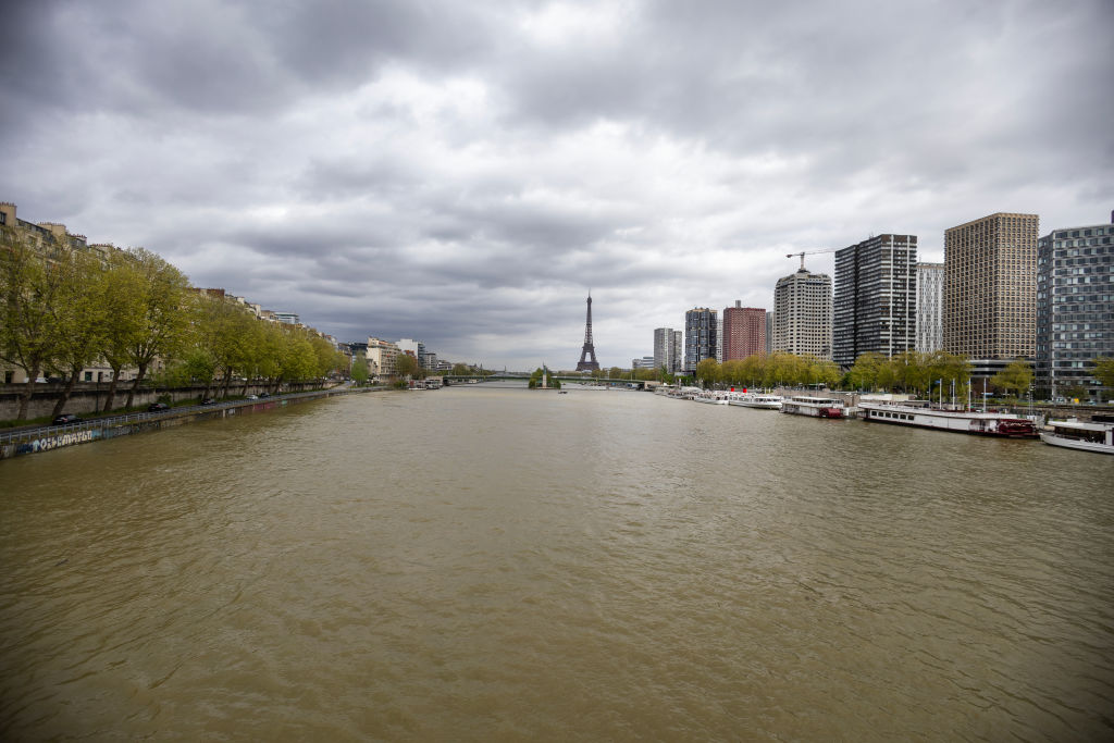Así lucía el Río Sena el 11 de abril