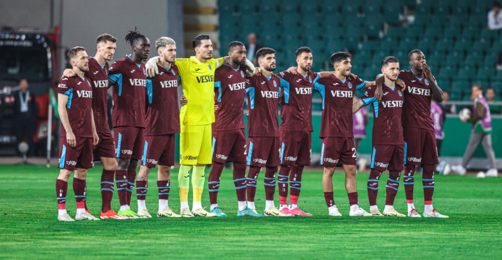 Superliga de Turquía castiga con 6 juegos al Trabzonspor por invasión a la cancha ¿Justo o injusto?