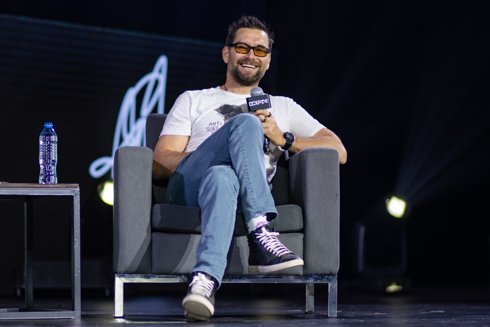 Antony Starr na CCXP México: Saúde mental, trabalho com diretor mexicano e possibilidade de ser Wolverine