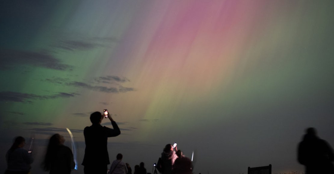 Por qué se forman las auroras boreales y otros datos curiosos sobre las luces en el cielo