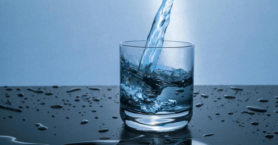 9 bebidas que te hidratan más que el agua, según la ciencia