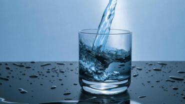 Bebidas que hidratan más que el agua según la ciencia.