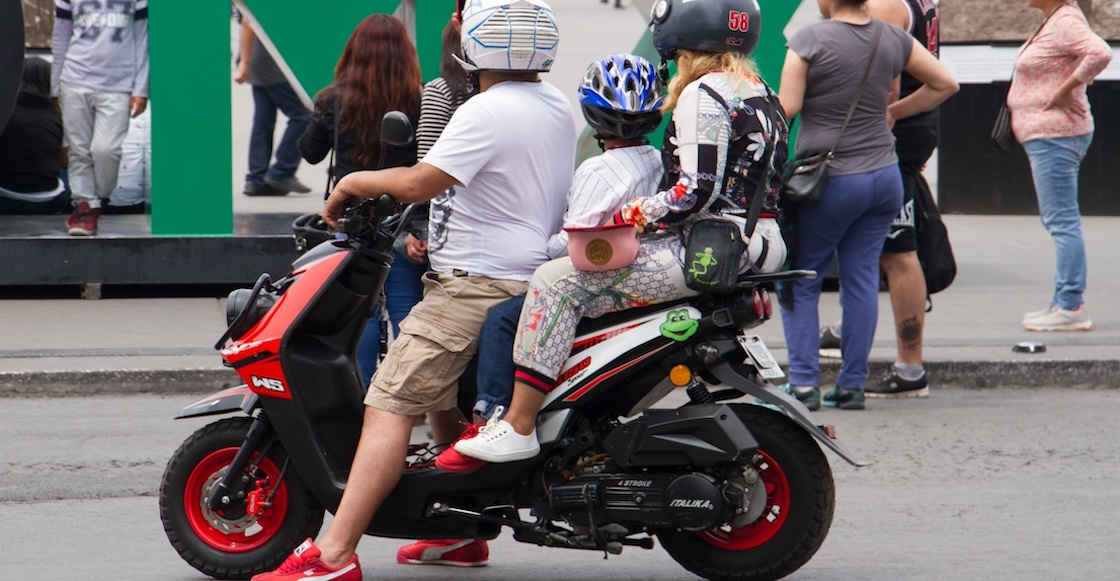 Diputados prohíben que niños y niñas viajen en moto