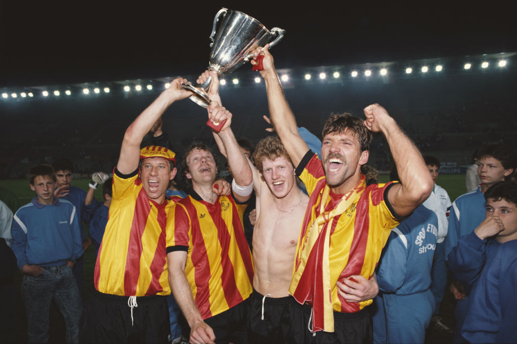 El club belga, Mechelen, celebrando su triunfo en 1988