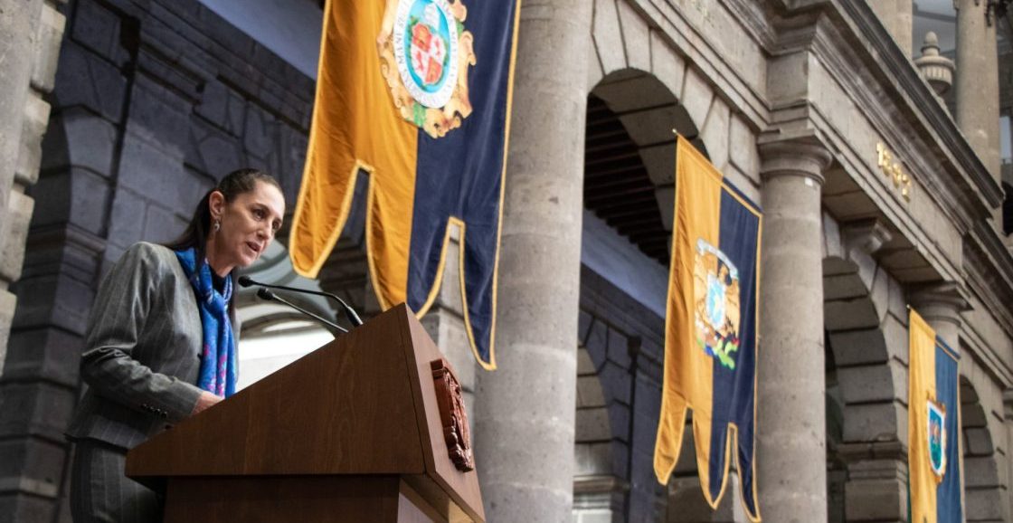 UNAM Timbre Postal Escudo y Lema-3.jpg