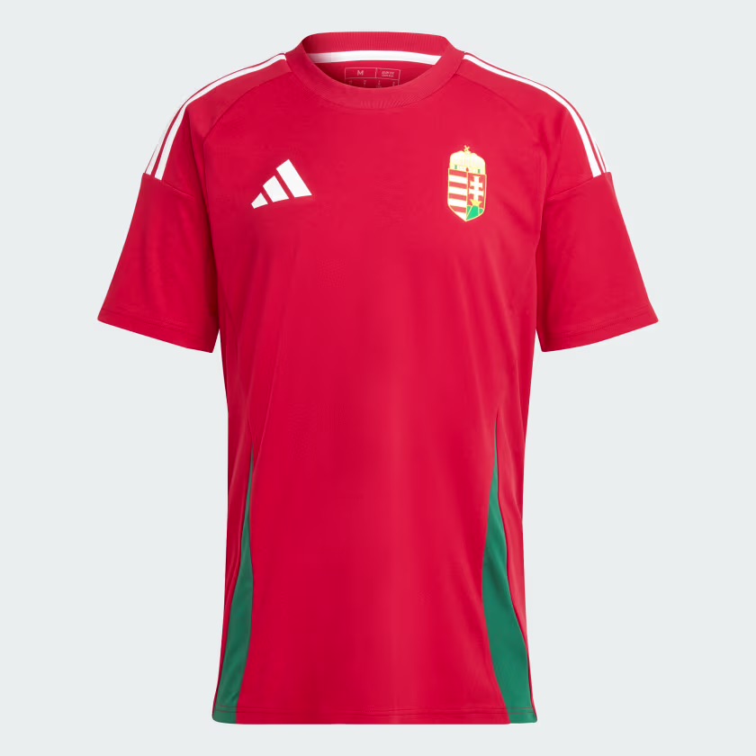 Algunos detalles en verde adornan la playera