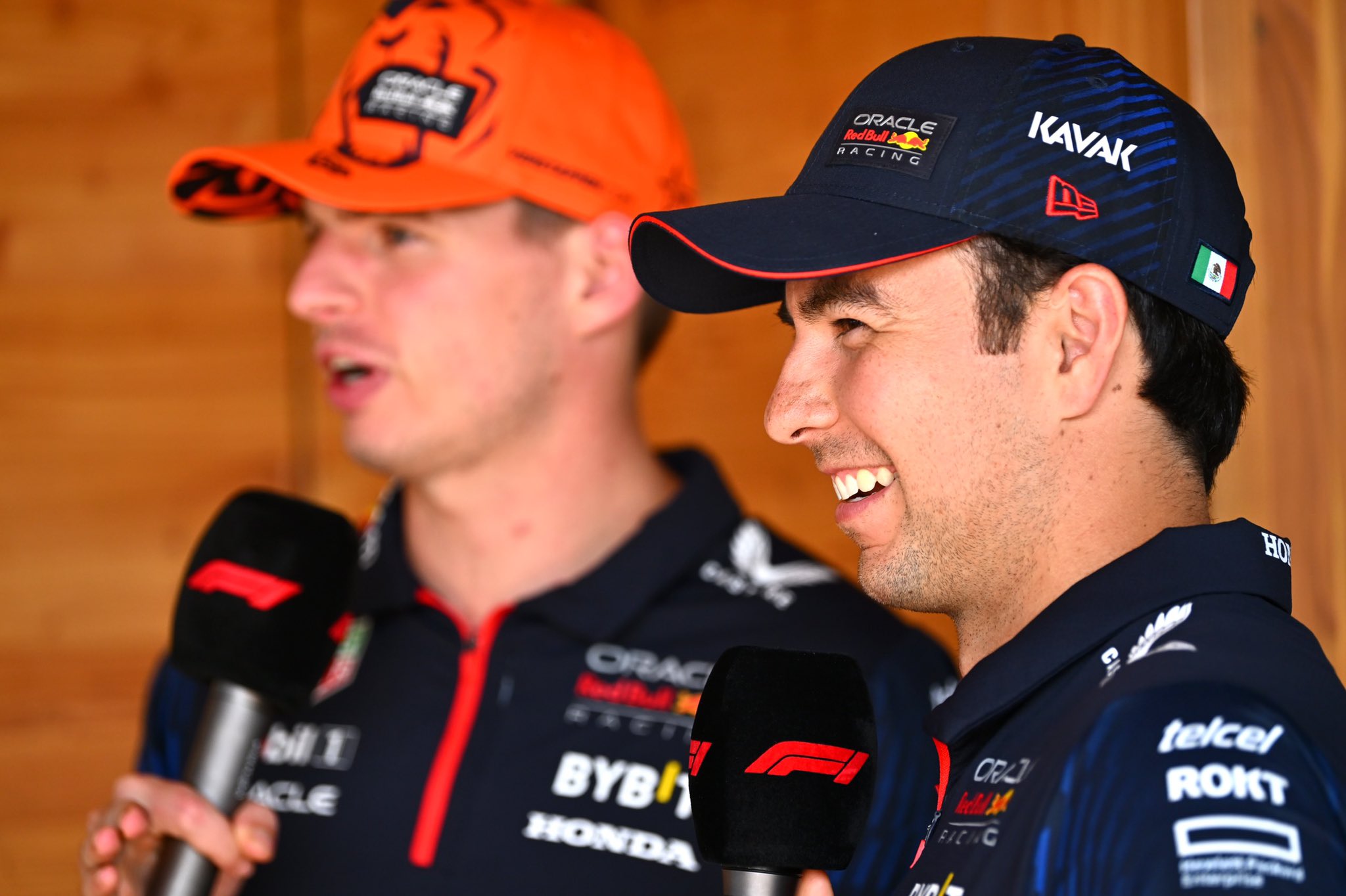 Checo Pèrez y Max Verstappen