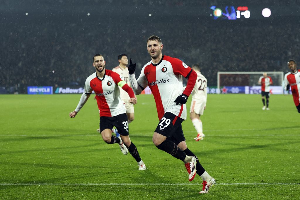 Milán hace oferta por Santi Giménez