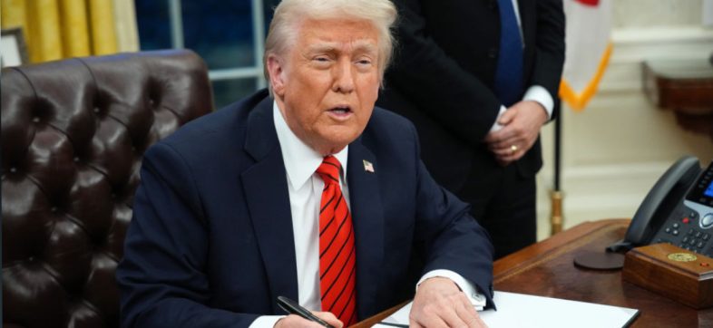 Ya es oficial: Trump impone aranceles del 25% a autos