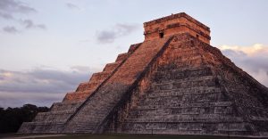 Equinoccio de primavera o la serpiente que desciende de la pirámide de Chichén Itzá