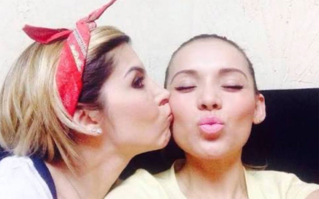 Beso de Judas o beso de Karla Panini a Karla Luna