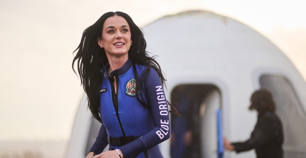 contamina-katy-perry-llevar-espacio-10-minutos-blue-origin-bezos